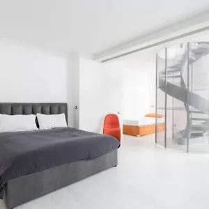 Apartment Unique 4 Storey House On Naviglio 4bd, 4bt, Milan