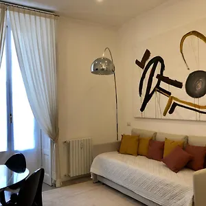 Apartment Casa Alberto Da Giussano, Elegante Bilocale In Centro Con Balcone Sul Parco, Milan